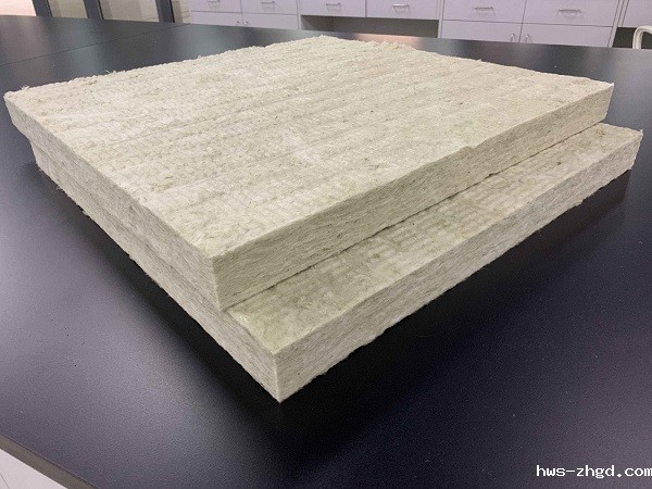 Hydrophobic rock wool board